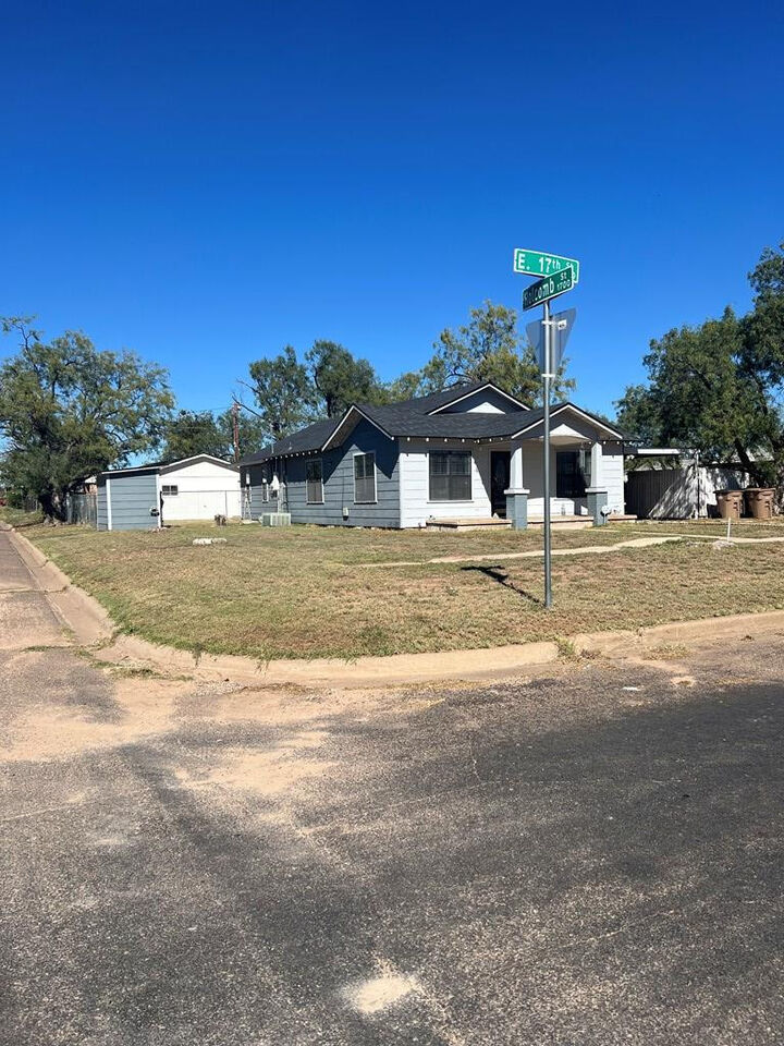 Property Photo:  902 E 17th Street  TX 76903 