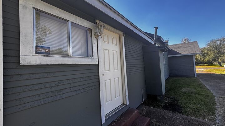 Property Photo: 620 15th St TX 77640
