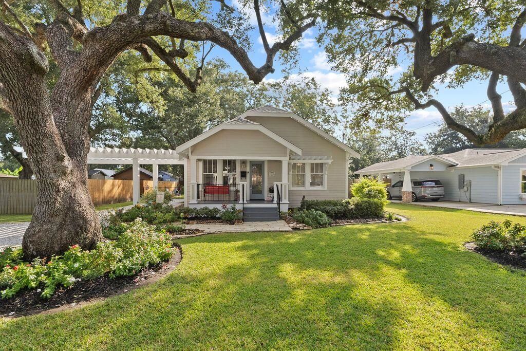 Property Photo:  813 Block  TX 77651 