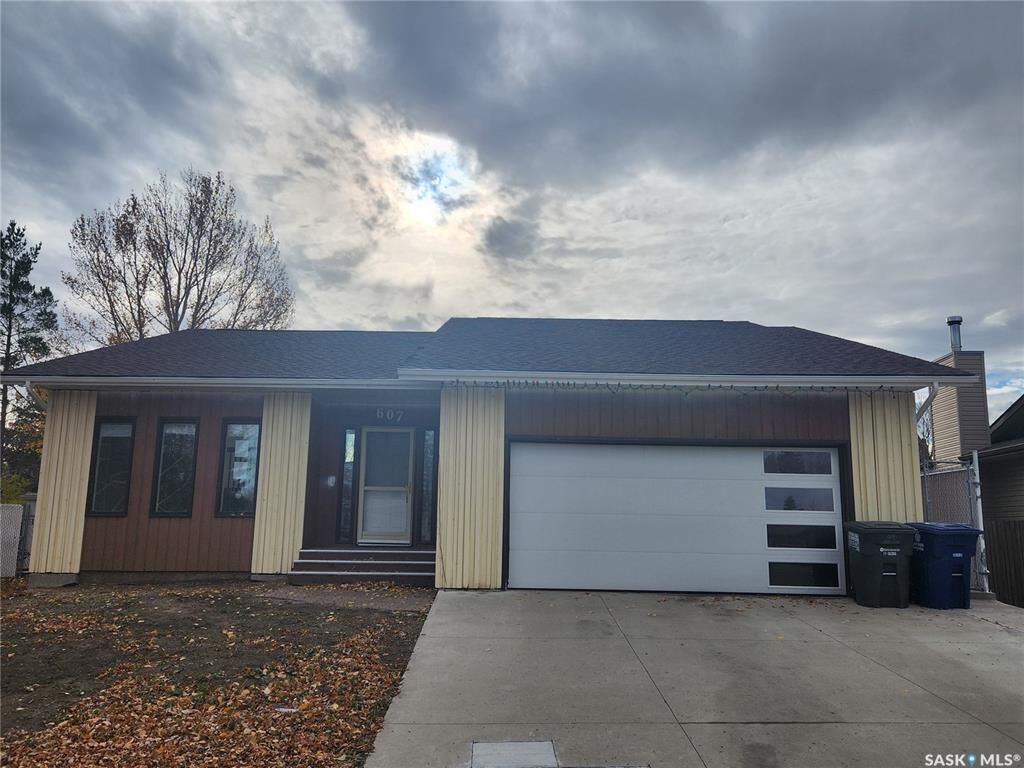 Property Photo: 607 Addie Crescent SK S7N 3K7