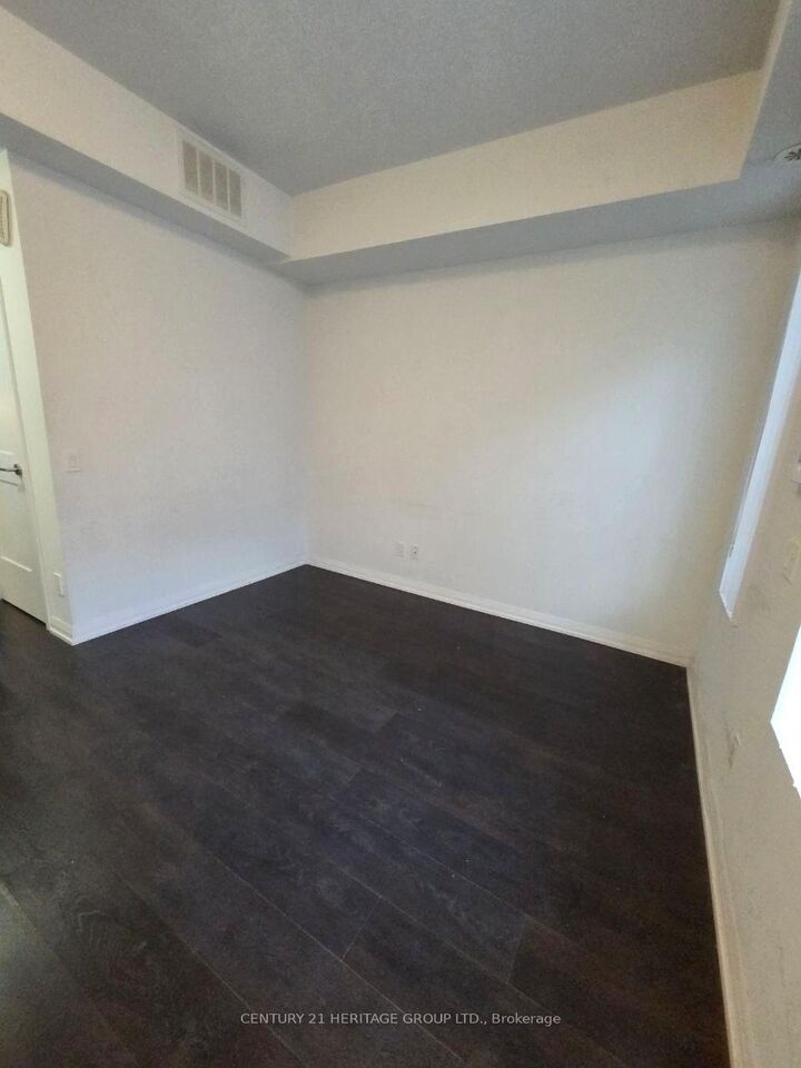 Property Photo:  1040 Portage Parkway 54  ON L4K 0K3 