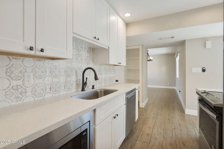 Property Photo: 2702 N 60th Street AZ 85257