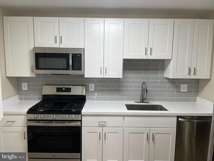 Property Photo:  9220 Bridle Path Lane  MD 20723