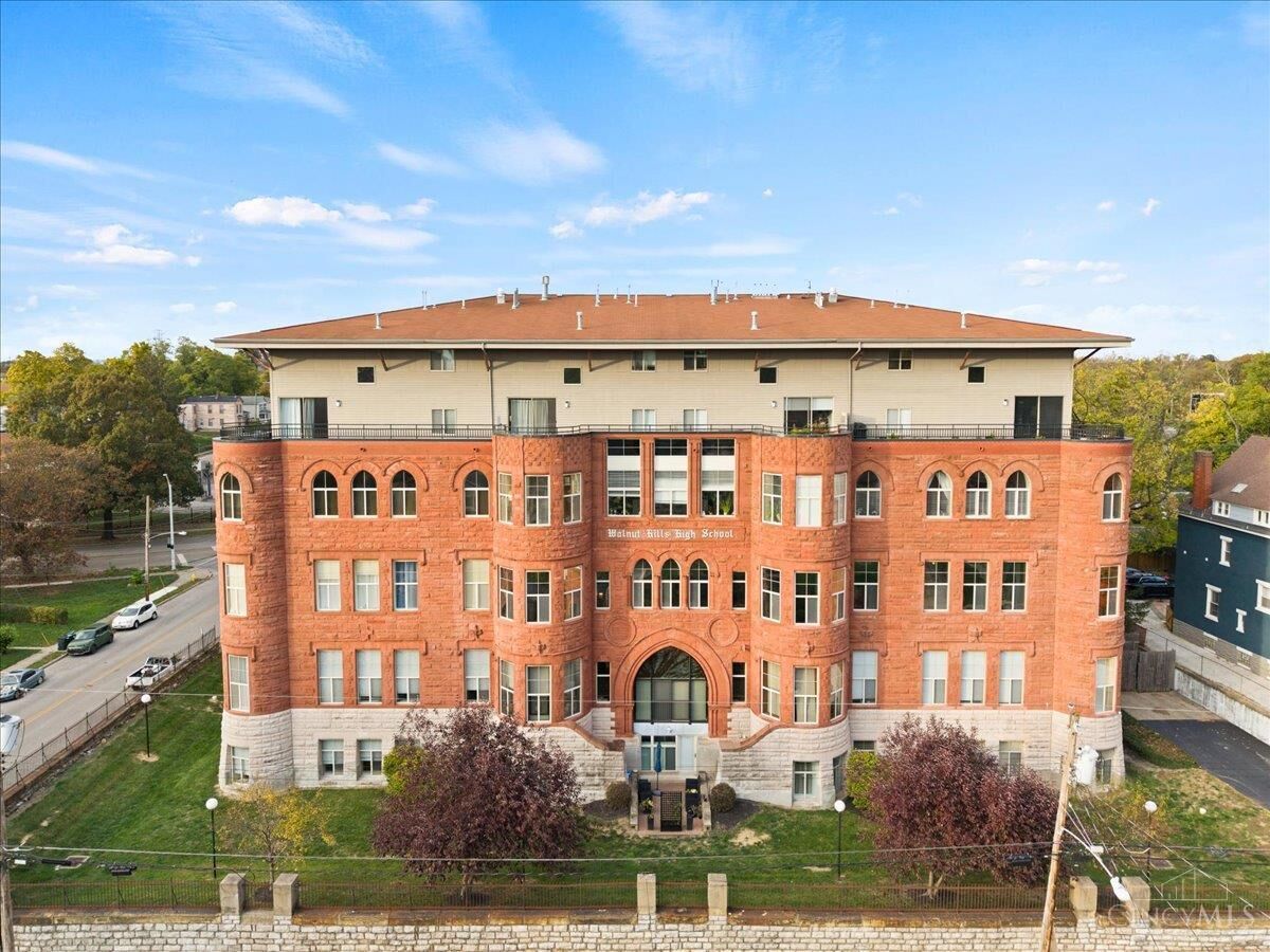 Property Photo: 2700 Ashland Avenue OH 45206