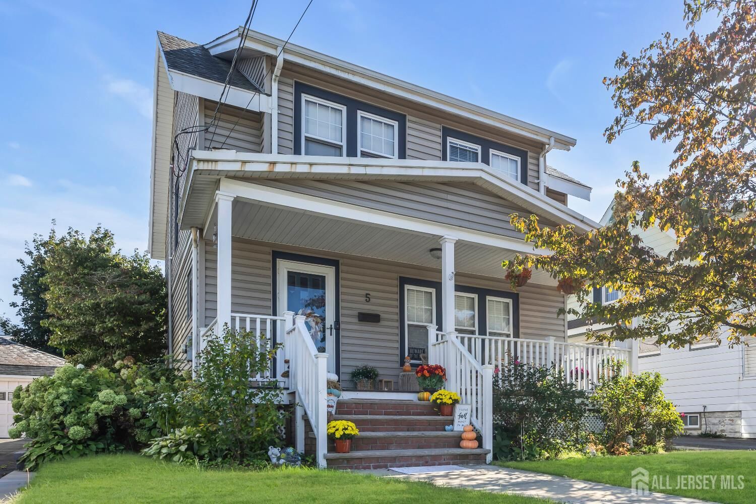 Property Photo:  5 Fairview Avenue  NJ 08882 