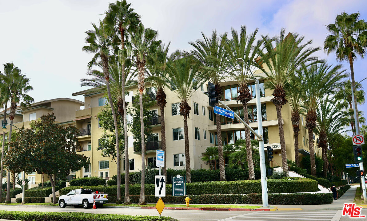 Property Photo:  13200 Pacific Promenade  CA 90094 