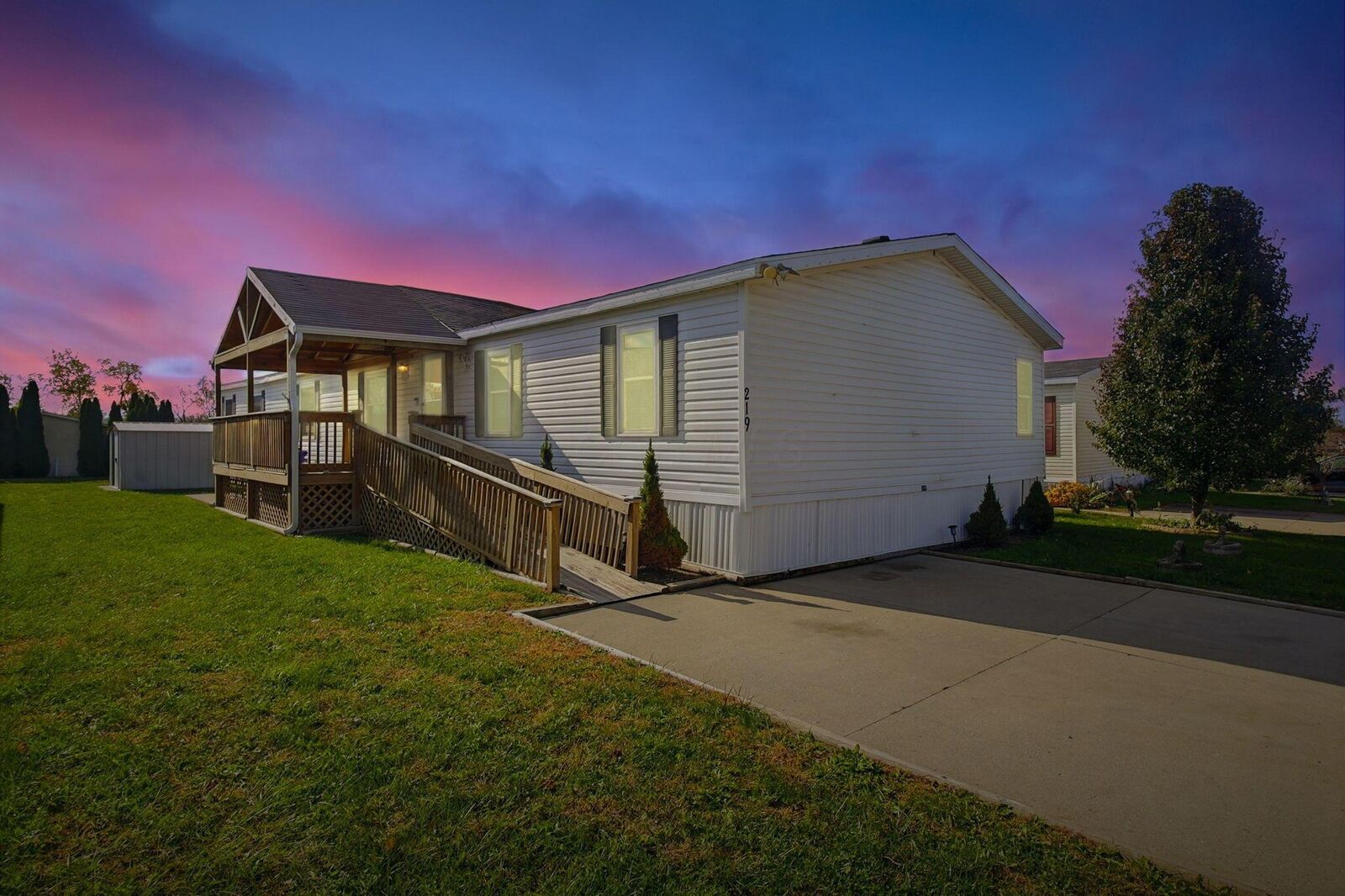 Property Photo: 219 Berryville Road OH 43207