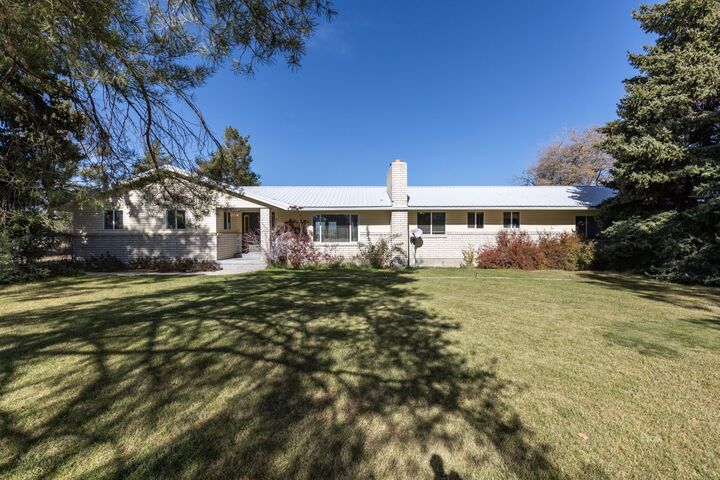 Property Photo:  141 Country Club Parkway  NV 89815 