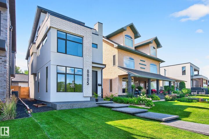 Photo de la propriété: 8805 Strathearn Drive NW AB T6C 4C8