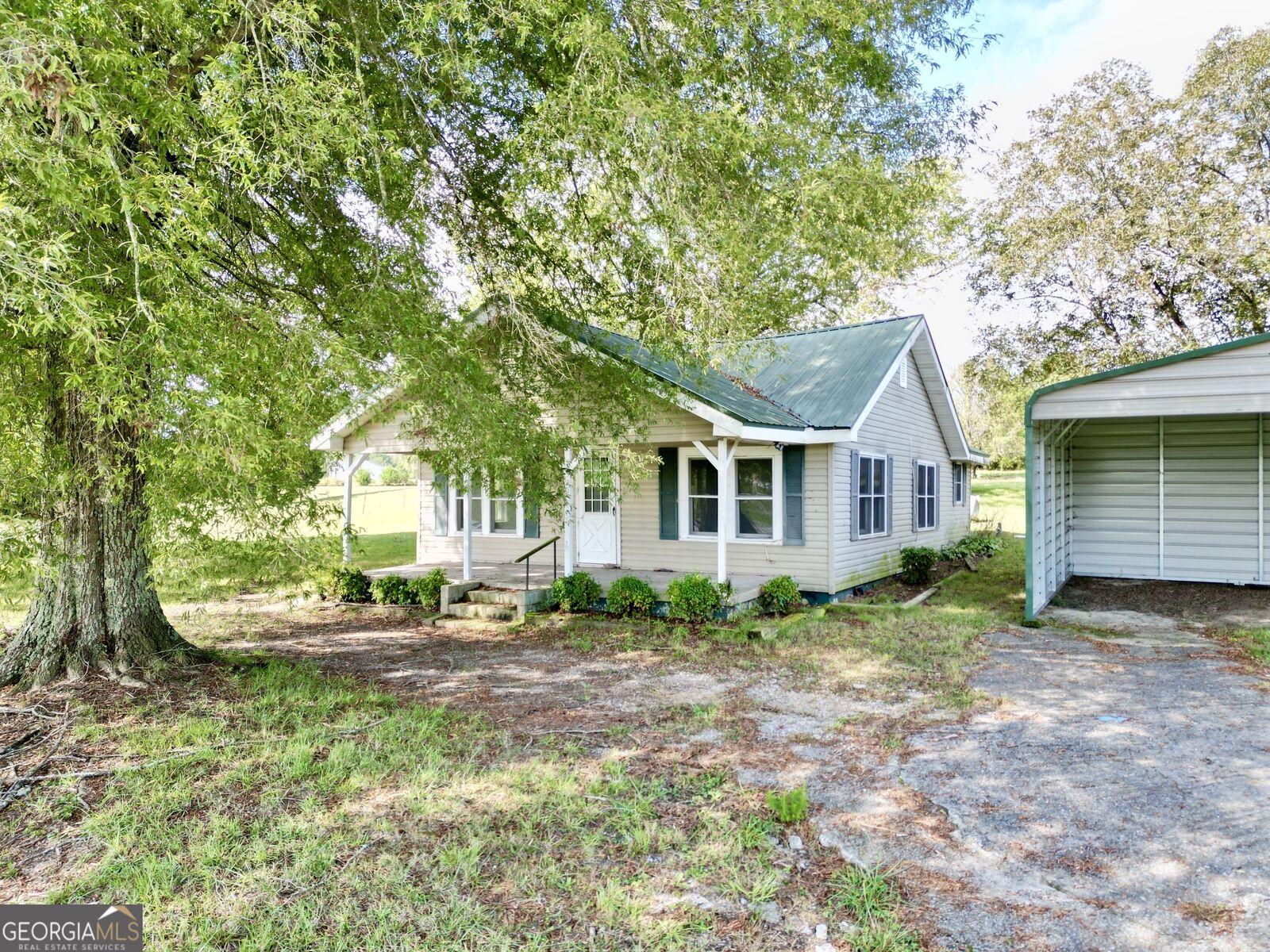 Property Photo: 320 Brumbelow Road GA 30104