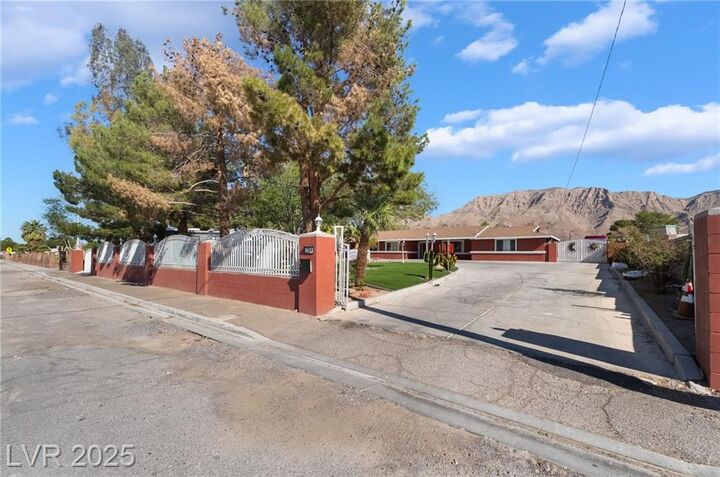 Property Photo:  724 North Fogg Street  NV 89110 