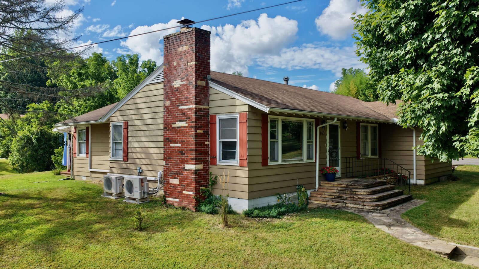 Property Photo:  163 N Washington St  WV 24910 