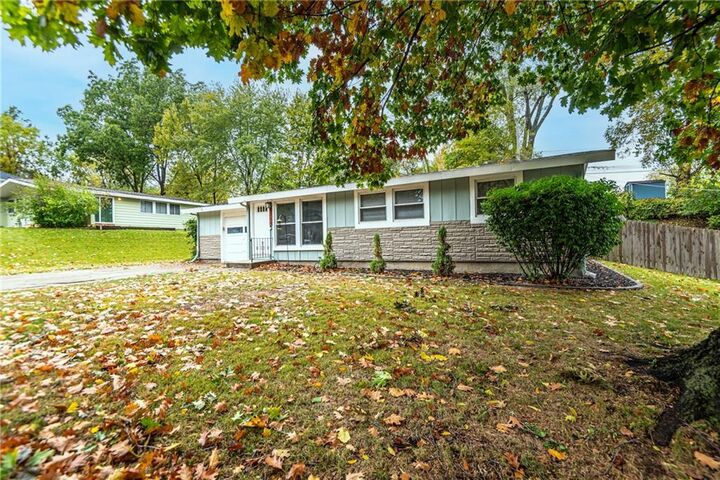 Property Photo:  5708 N Woodland Avenue  MO 64118 