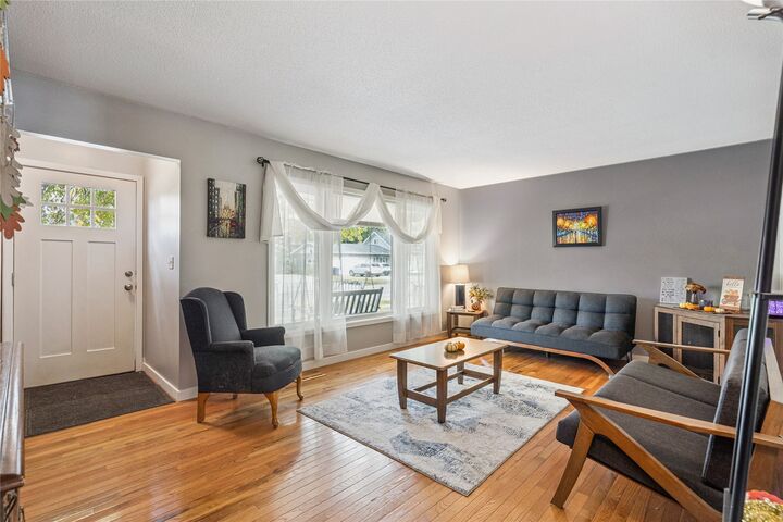 Property Photo:  307 Columbus Street  IA 50219 