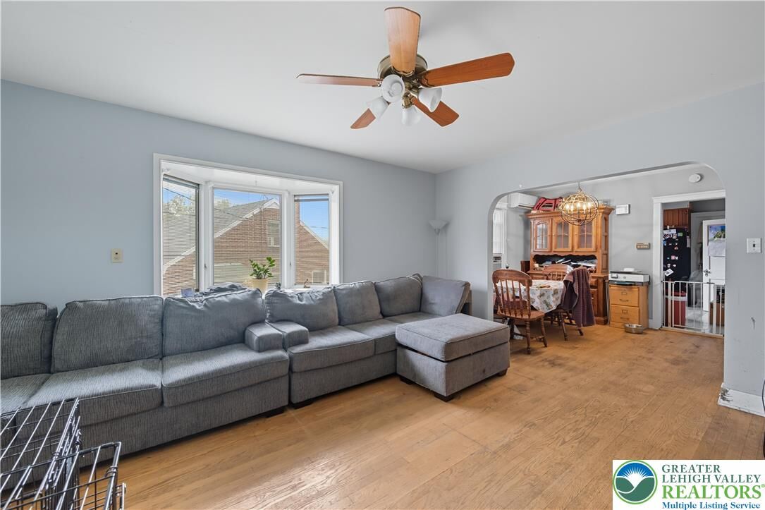 Property Photo:  517 Lechauwecki Avenue  PA 18015