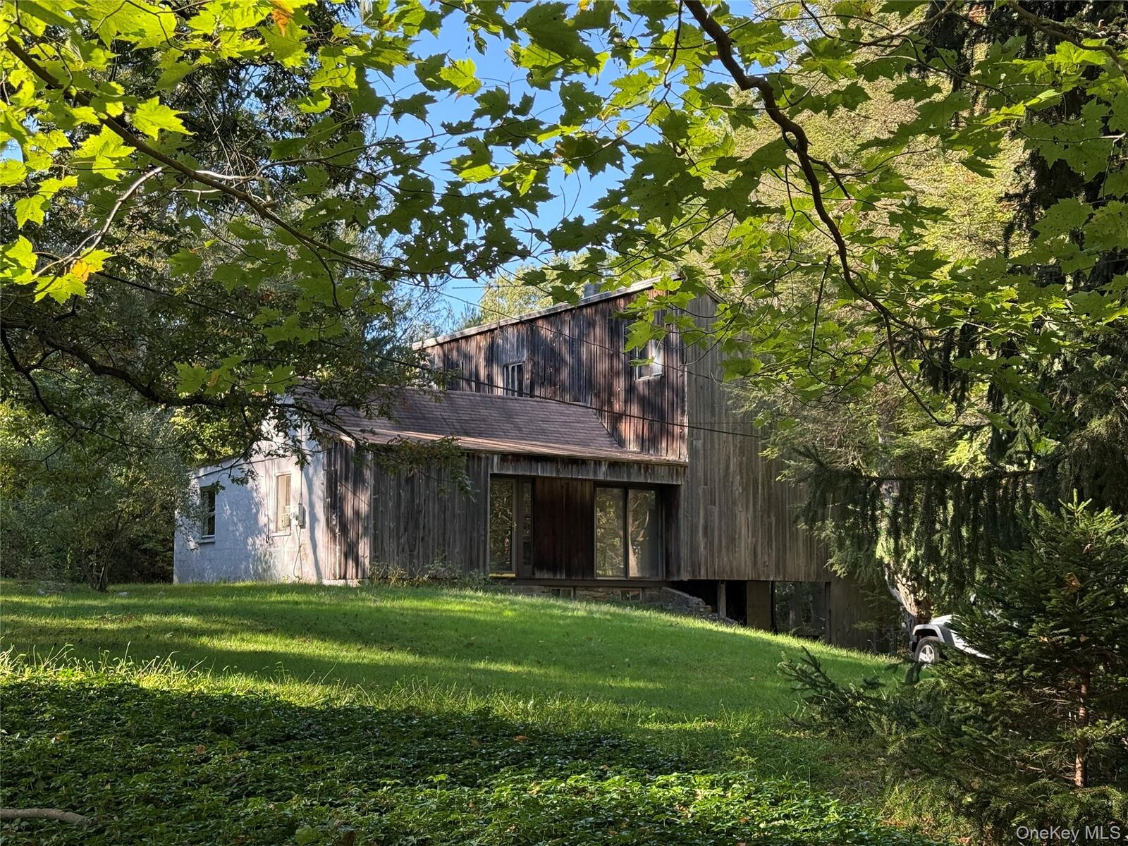 Property Photo:  98 Eastwoods Road  NY 10576 