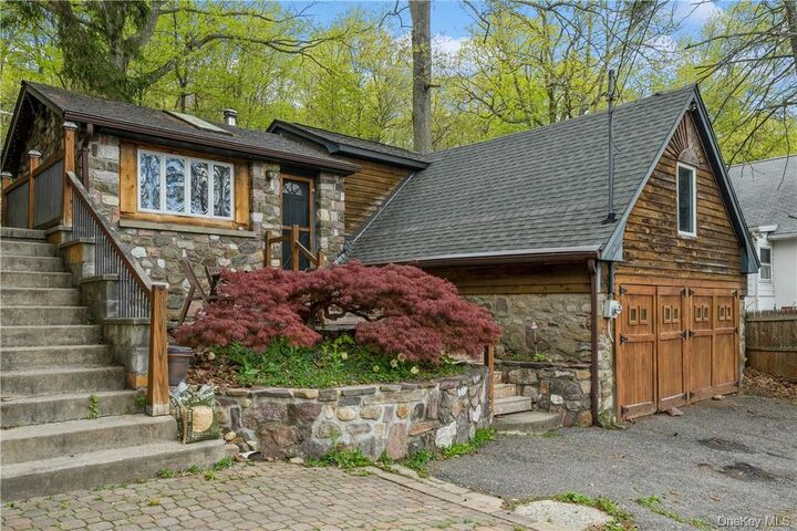 Property Photo:  17 Seneca Hill  NY 10925 