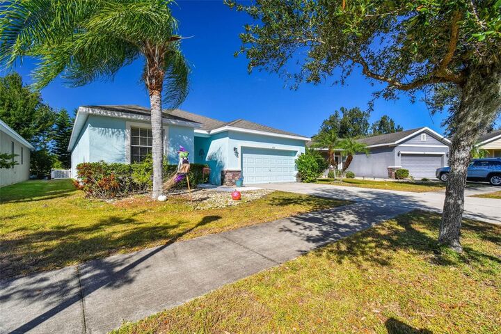 Property Photo: 1110 Lauren Manor Loop FL 33570