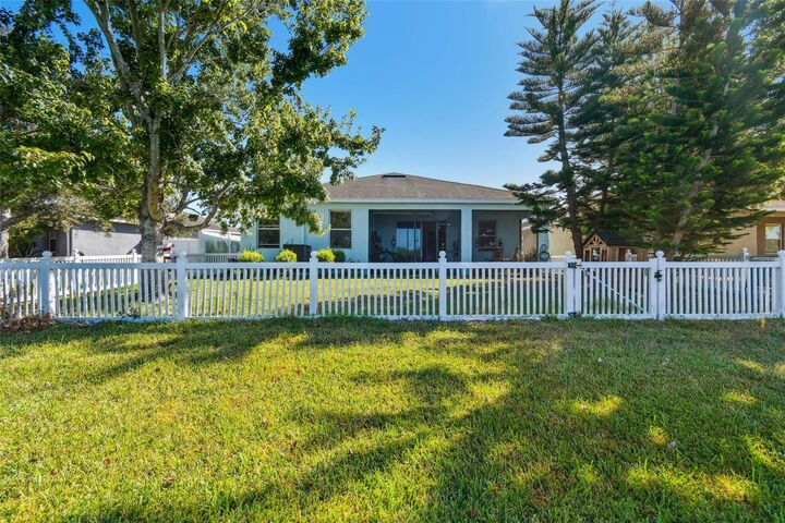 Property Photo:  1110 Lauren Manor Loop  FL 33570 