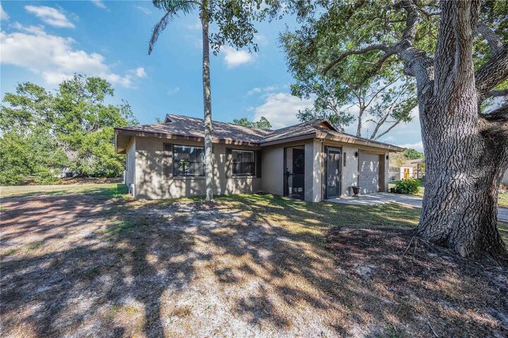 Property Photo:  5707 Deer Hollow Lane W  FL 34232