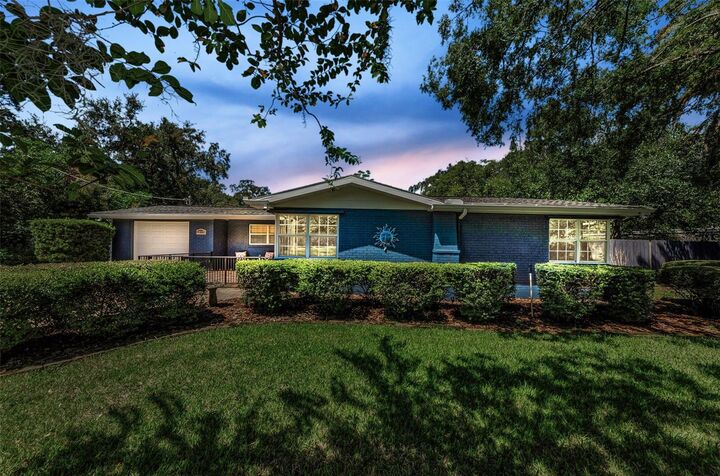 Property Photo: 10702 N Oregon Avenue FL 33612