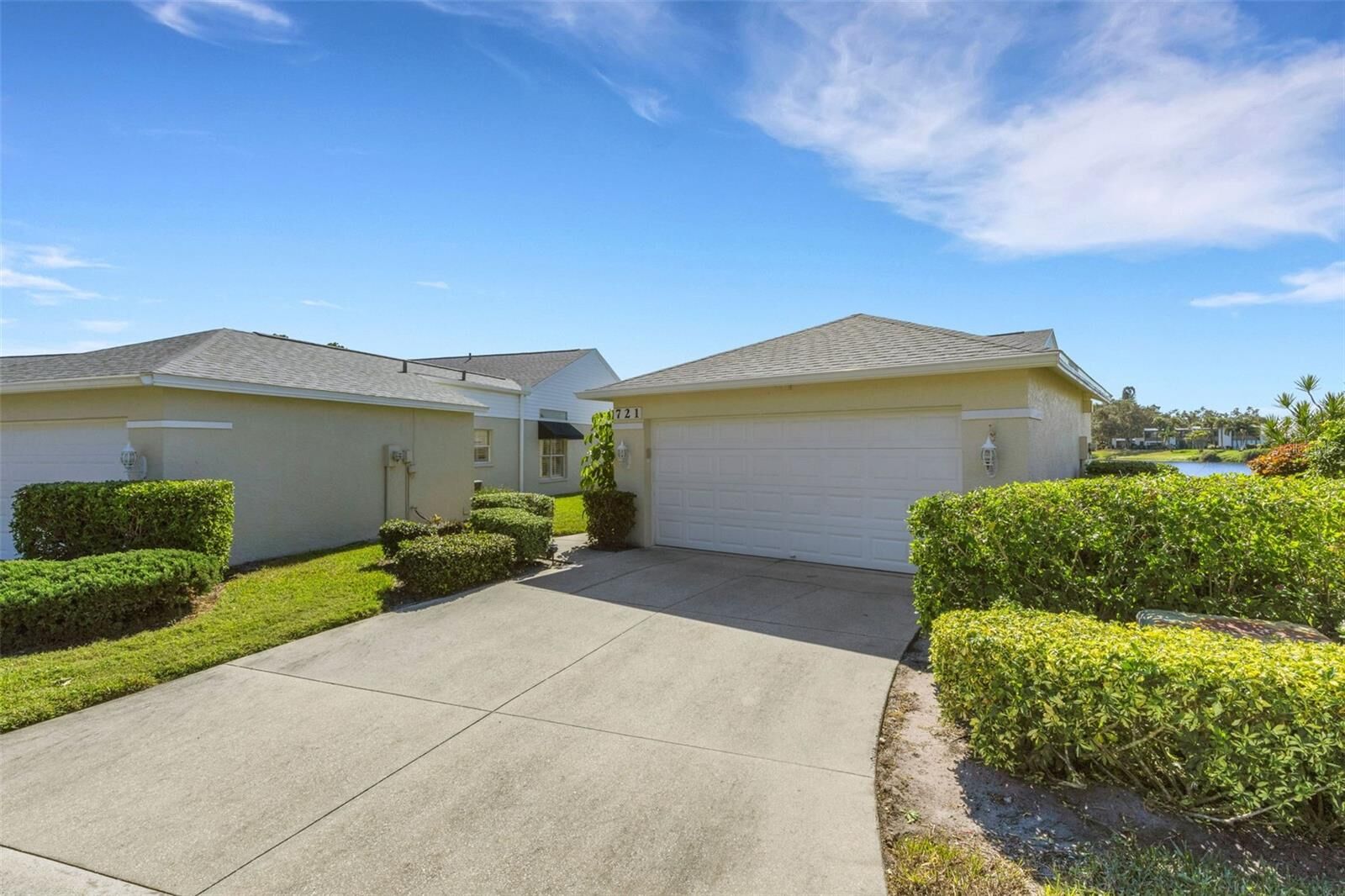 Property Photo:  721 Spring Lakes Boulevard  FL 34210