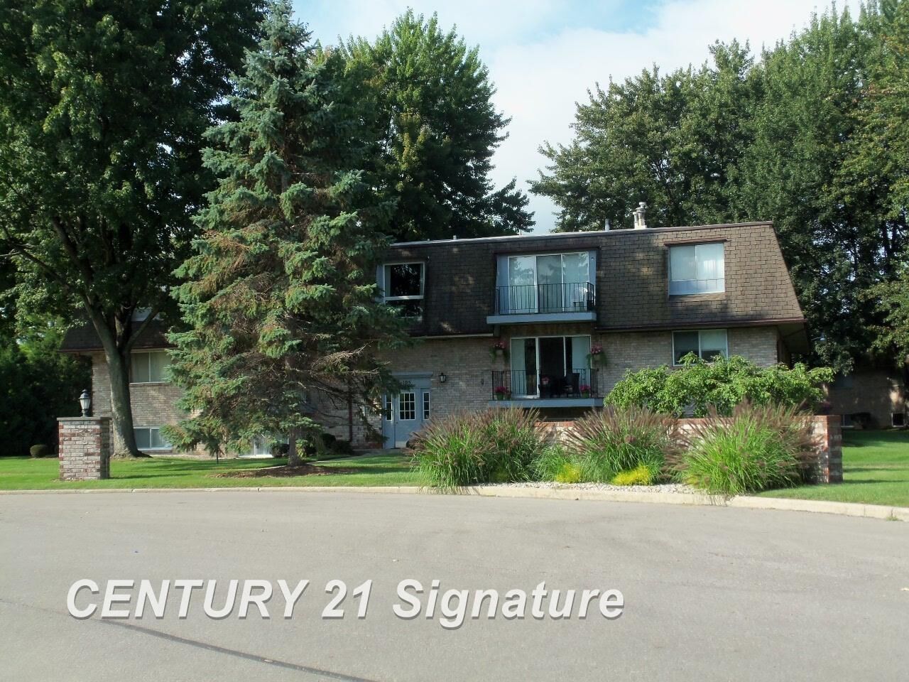 Property Photo:  105 Provincial Court Ct 3  MI 48638