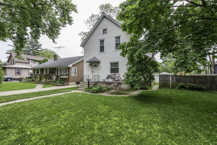 Property Photo:  3011 Emmaus Avenue  IL 60099 