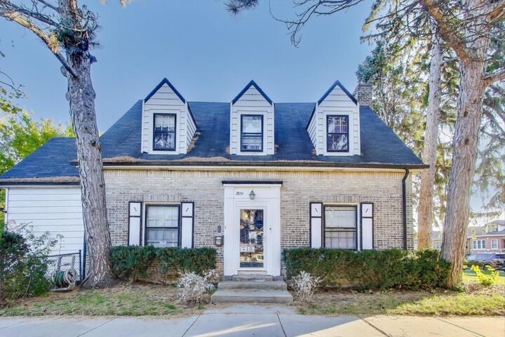 Property Photo: 2859 N Mango Avenue IL 60634