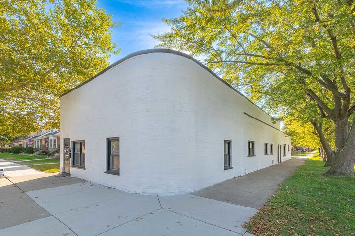 Property Photo: 6259 W Peterson Avenue IL 60646