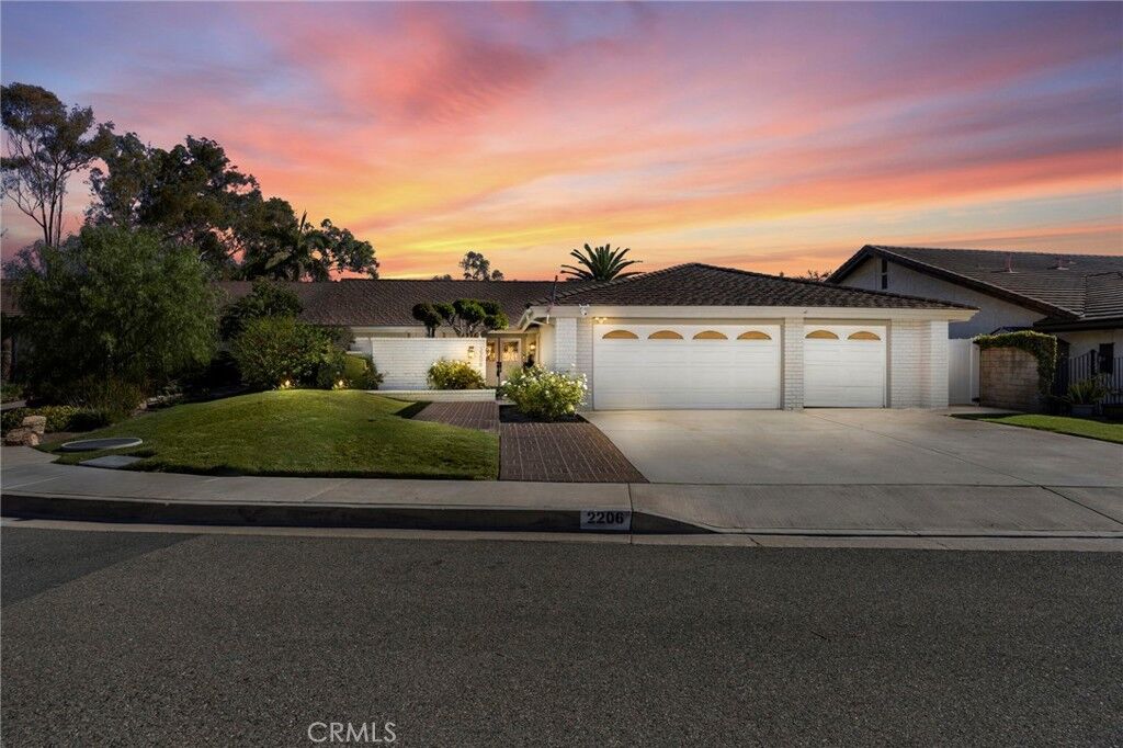 Property Photo: 2206 Oakridge Court CA 92831