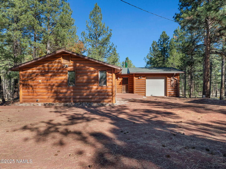 Property Photo:  827 S Friar Tuck Trail  AZ 86046 