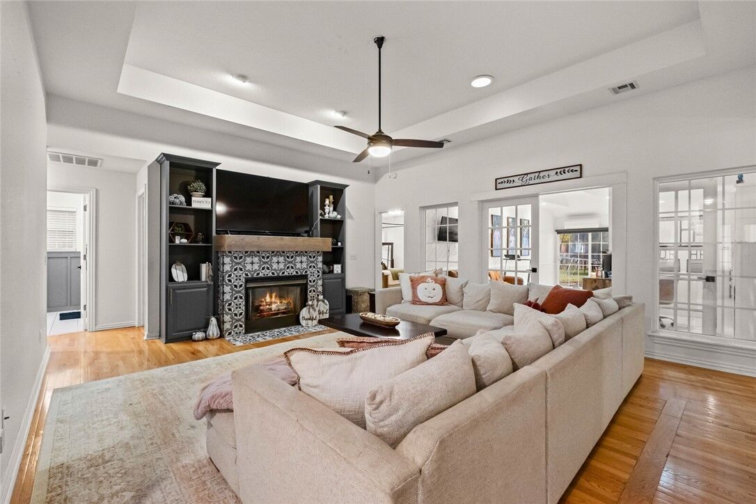 Property Photo: 3106 SW Orchard AR 72712