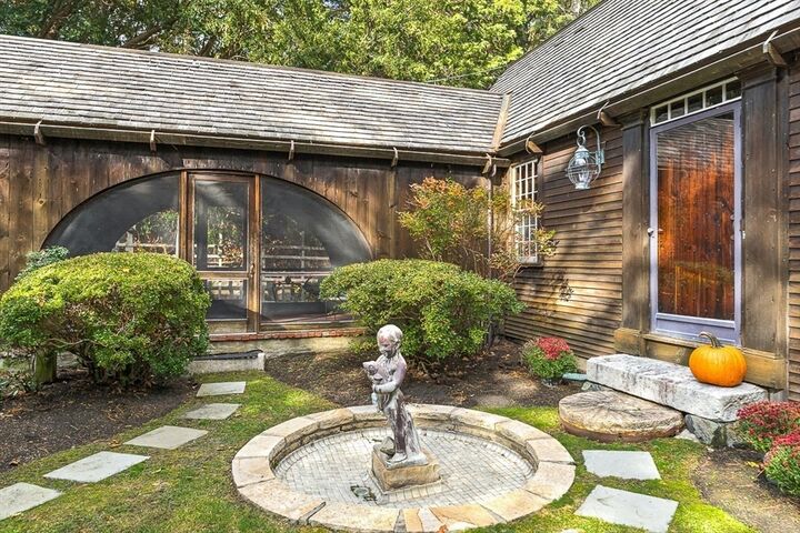 Property Photo:  5 Wood Lane  MA 01890