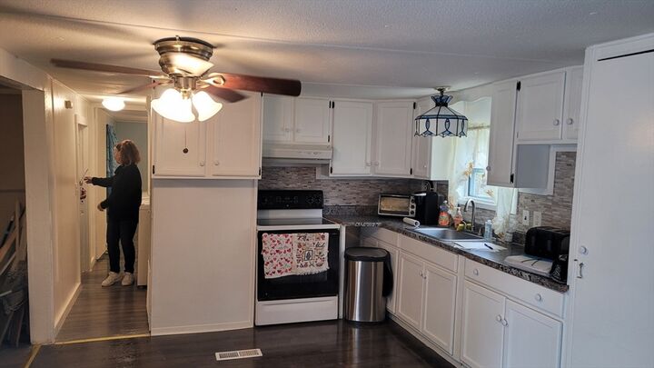 Property Photo:  252 Newbury Street 71  MA 01960