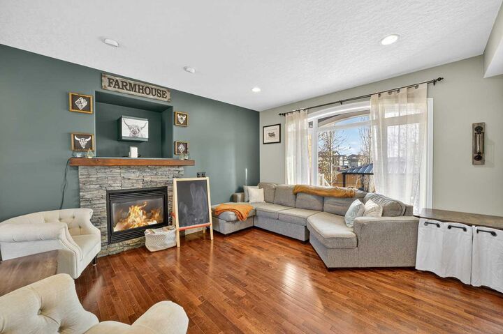 Property Photo:  800 Carriage Lane Place 816  AB T0M 0N0 