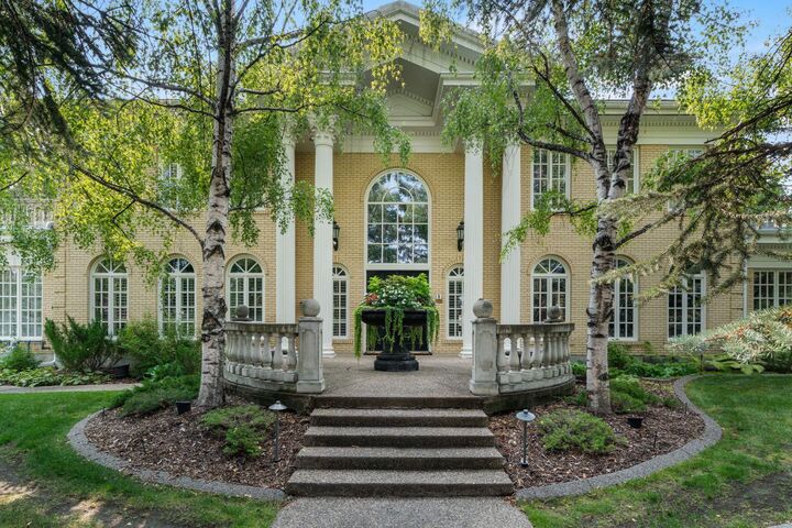 Property Photo: 126 Eagle Ridge Drive SW AB T2V 2V4