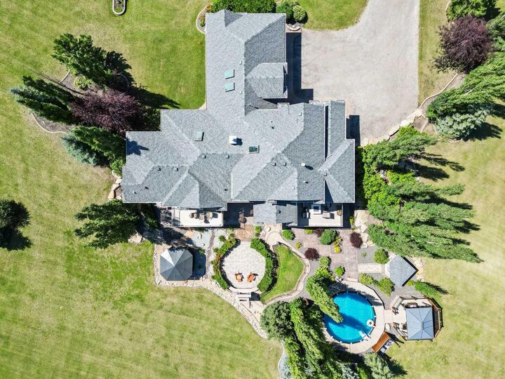 Property Photo: 18 Sunset Ridge Drive AB T1S 5B7