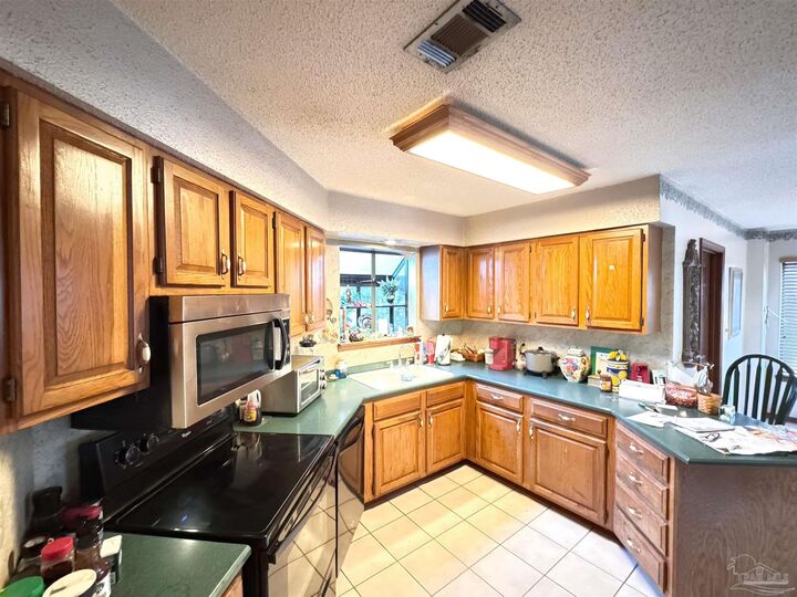Property Photo:  1186 Muirfield Way  FL 32578 