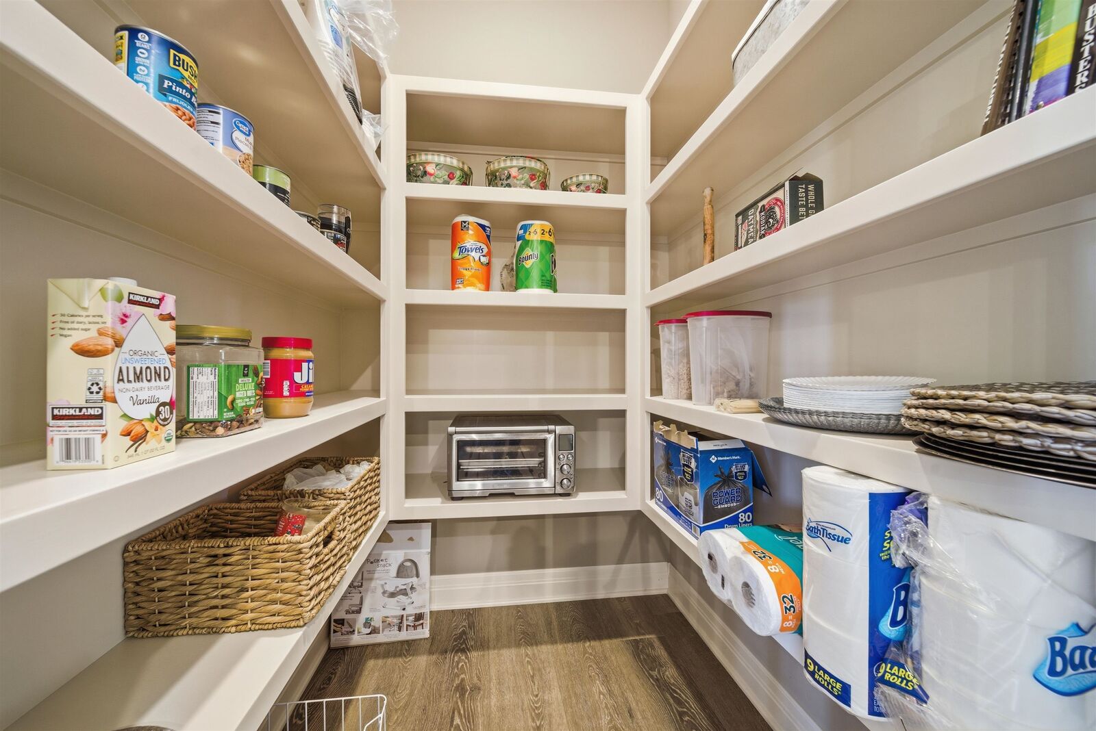 Property Photo: 6228 N Venice Ct KS 67205