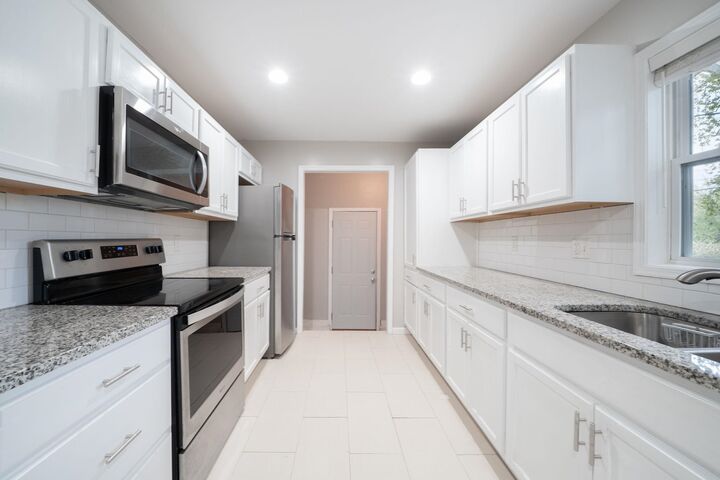 Property Photo:  716 S Edgemoor  KS 67218 