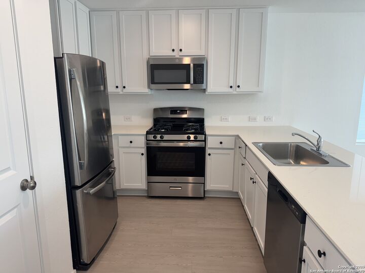 Property Photo: 11802 Bluebell Ridge TX 78109