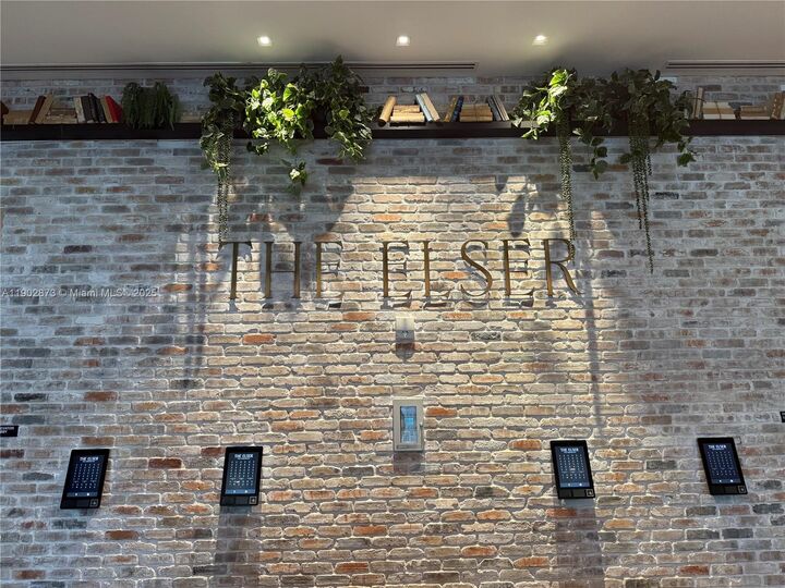 Property Photo:  398 NE 5th St 4719  FL 33132 