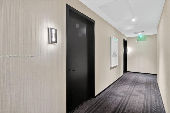 Property Photo: 398 NE 5th St 4719 FL 33132