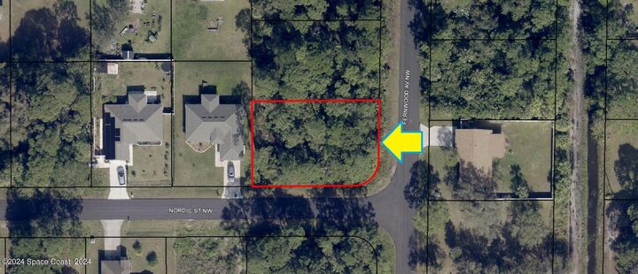 Property Photo:  534 Fernwood Avenue NW  FL 32907