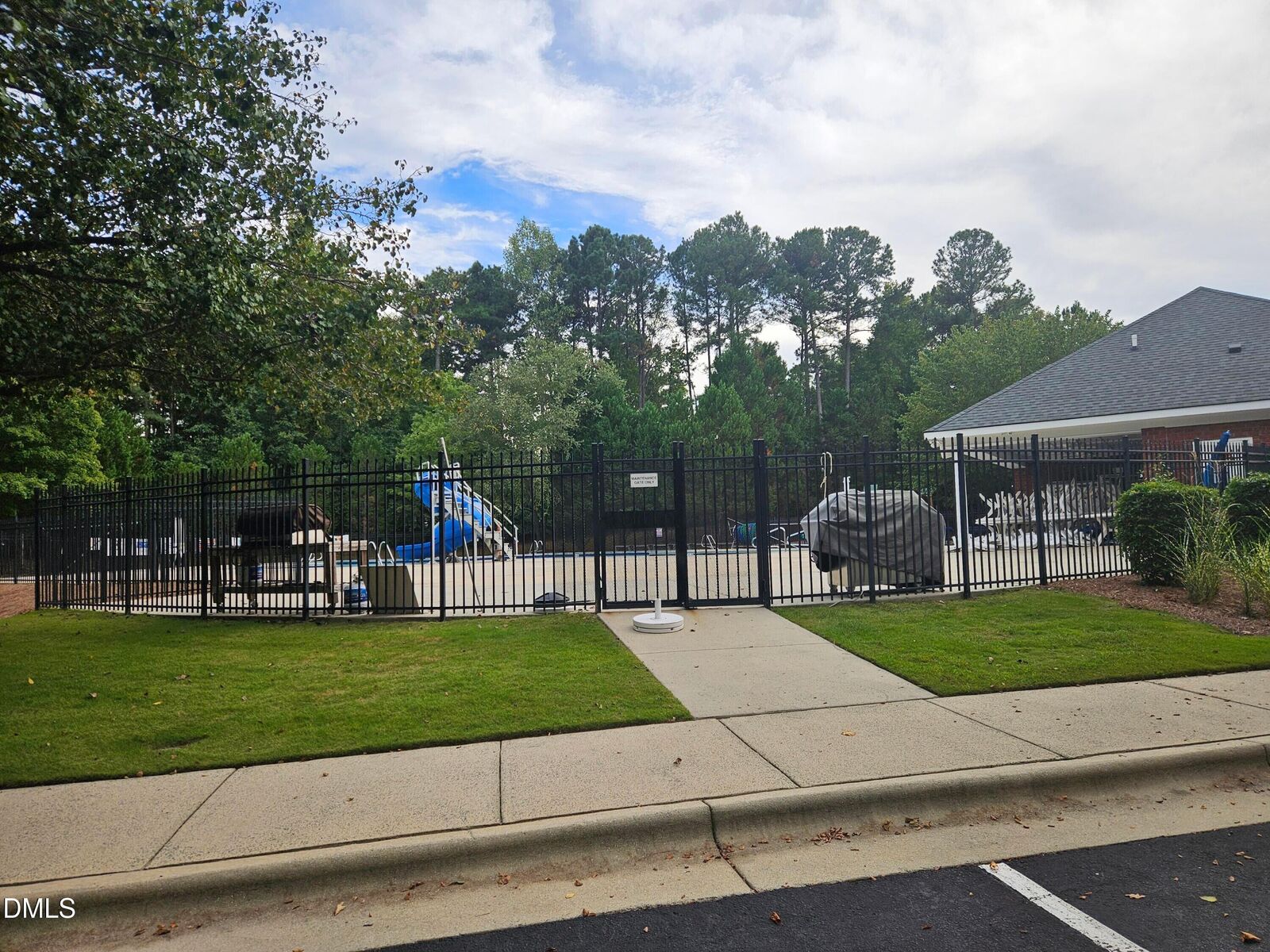 Property Photo:  203 Chilcott Lane  NC 27502 