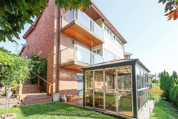 Property Photo: 18 Peregrine Grove ON L6S 4B6