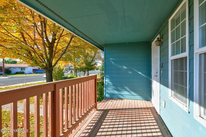 Property Photo:  205 W Seattle Ave  WA 98936