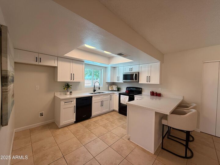 Property Photo:  2331 W Via Rialto Circle  AZ 85202 