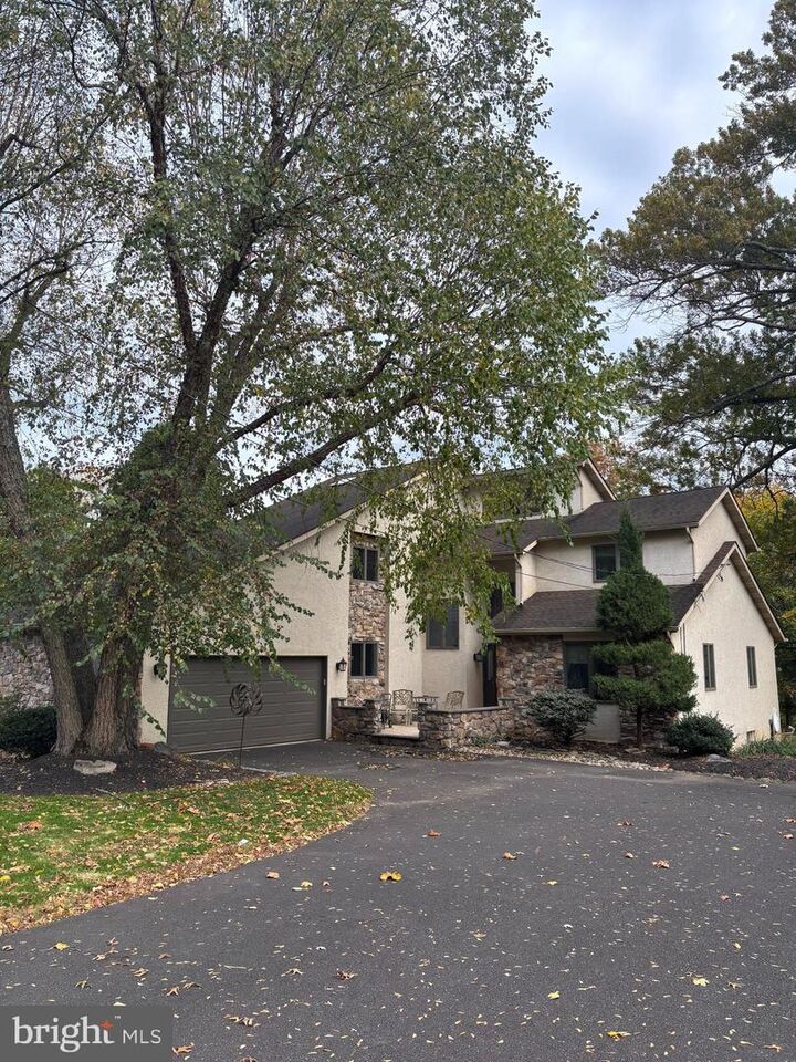 10 Hellberg Avenue  Chalfont PA 18914 photo